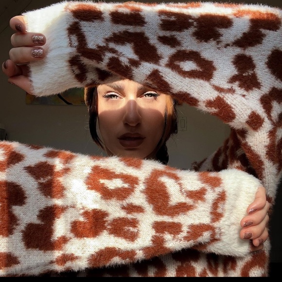 TALL || Alloy Apparel cozy animal print sweater || size M - Picture 2 of 4